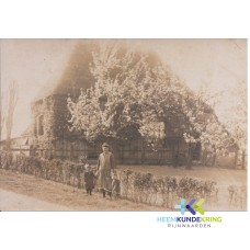 Aerdt 1933 Beuningse straat 6 vlnr Dora Pouwels- dien Powels-Tilleman en Jan Pouwels jr. Coll. T.Hendriksen F00000140
